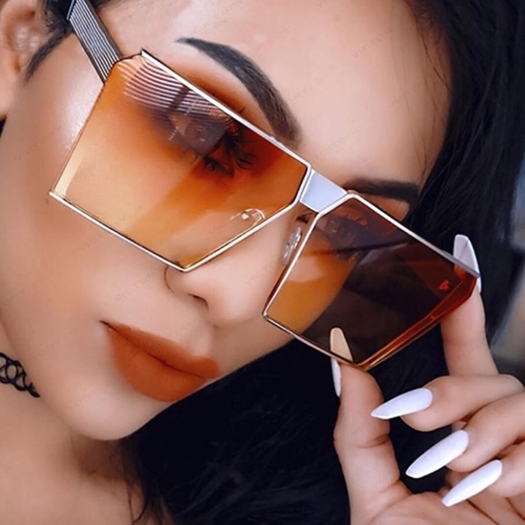 Accessories - Oversized sunglasses